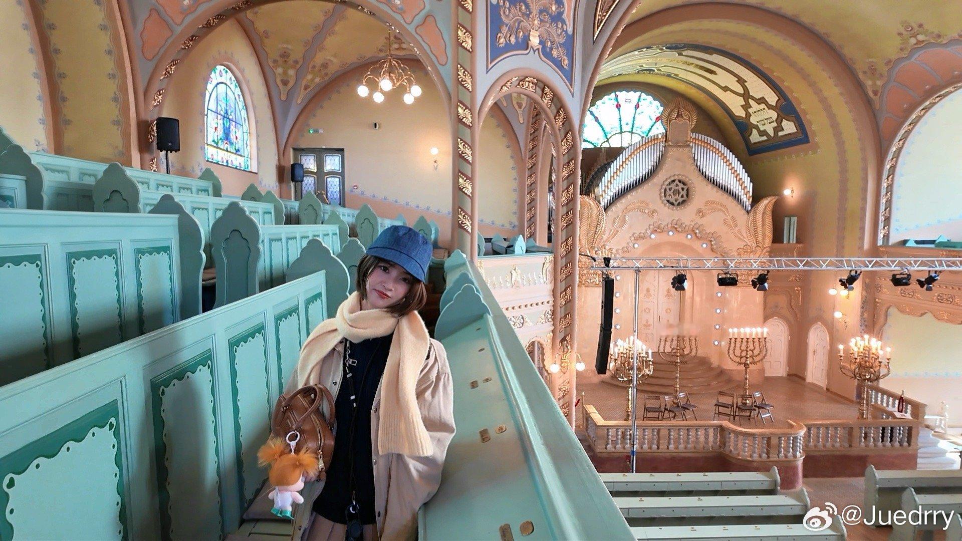 逛遍了各种⛪️已经能够分清东正教基督教伊斯兰教的区别——东正教喜欢点香，香味浓烈