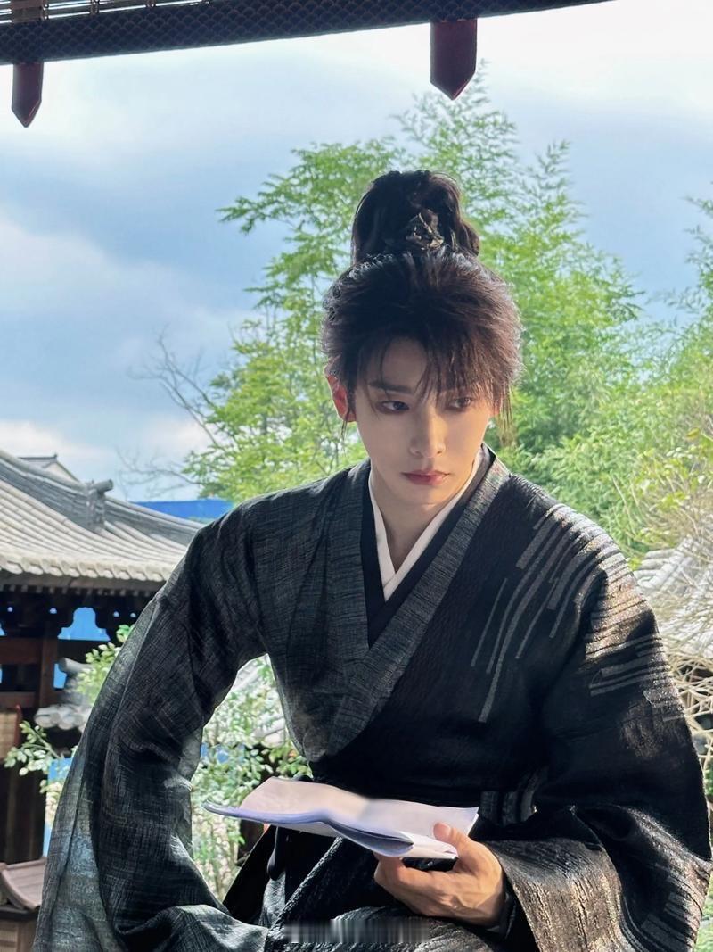 彭昱畅好男大彭昱畅：从少年感天花板到 “男大天花板”，阳光值只增不减！ 
