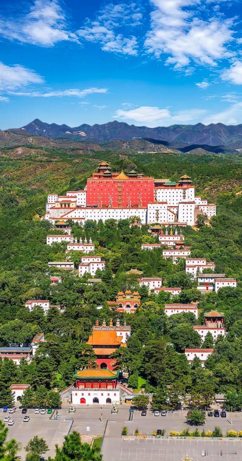 承德市有哪些好玩的地方

推荐承德15处值得游览的景区

1. 避暑山庄及周围寺