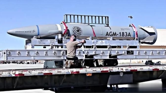 俄罗斯两枚导弹，击中培训大厅，150名美国军工专家无一幸免！

一出国际闹剧震撼