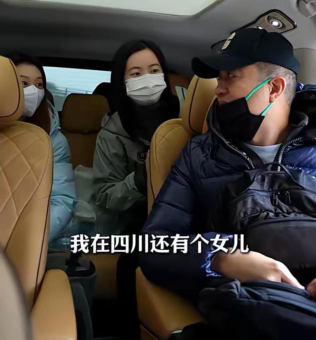 李亚鹏早年救助汶川地震高位截瘫女孩春燕，助其治疗、完成学业。春燕凭实力独立生活，