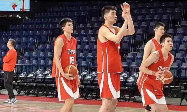 中国男篮将迎战中国台北，赢球海阔天空 

3月1日的马尼拉，中国男篮站在悬崖边。