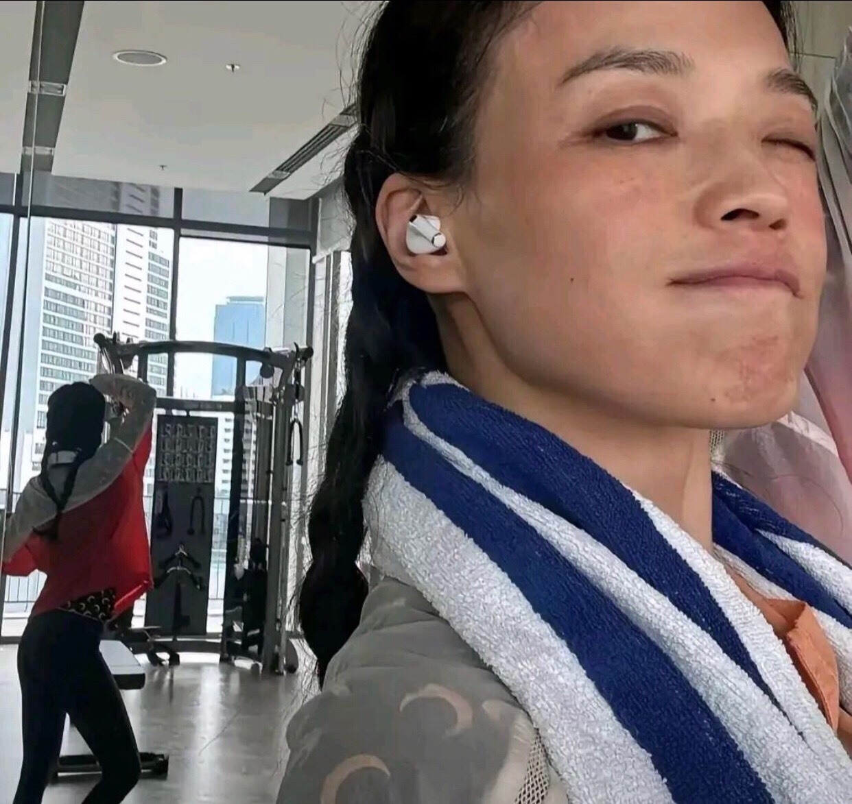 太欣赏舒淇，大方晒素颜，这份真实很少明星能做到吧？ 