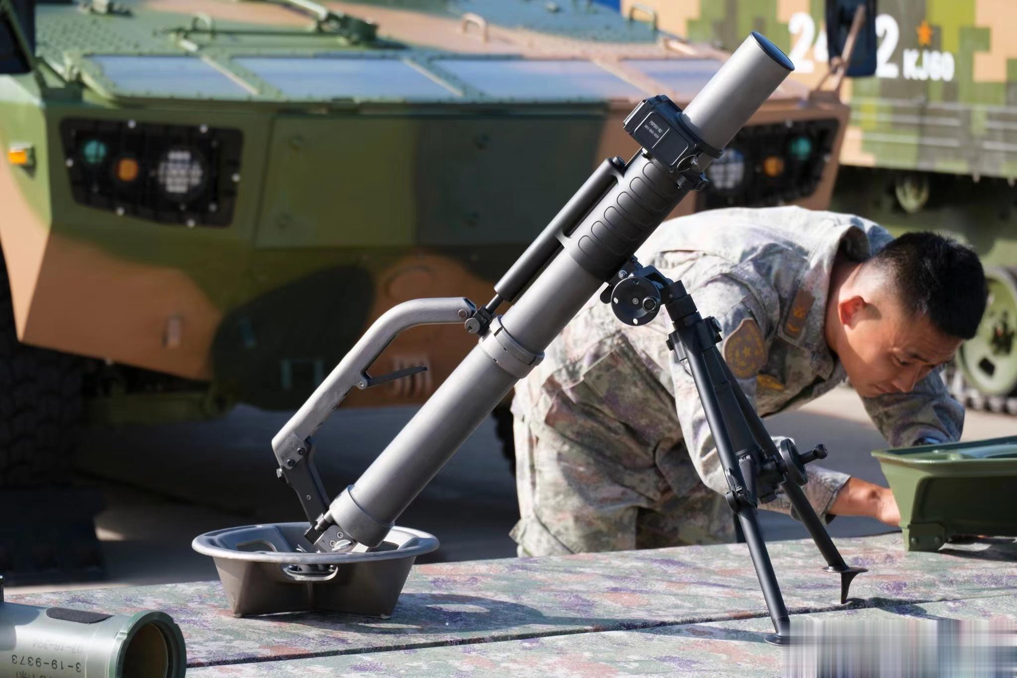 首次公开展示，来瞅瞅2023长春航空展上展出的空军空降军机械化营装备的新型60毫