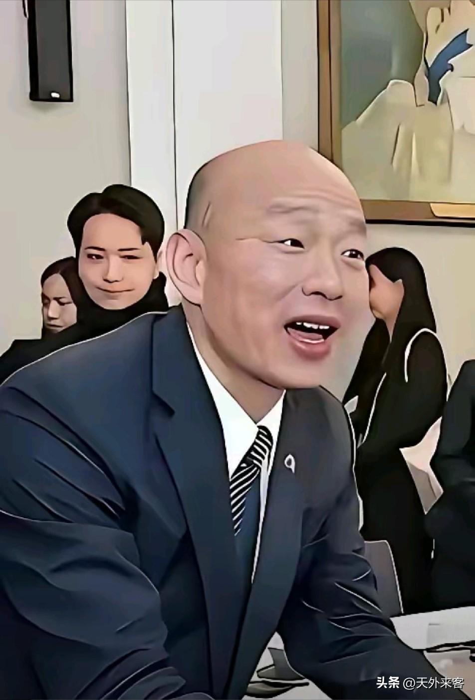 新时代的汉奸！光头、三角眼，两面三刀，自私自利，忽悠2300万同胞很有一套，其实
