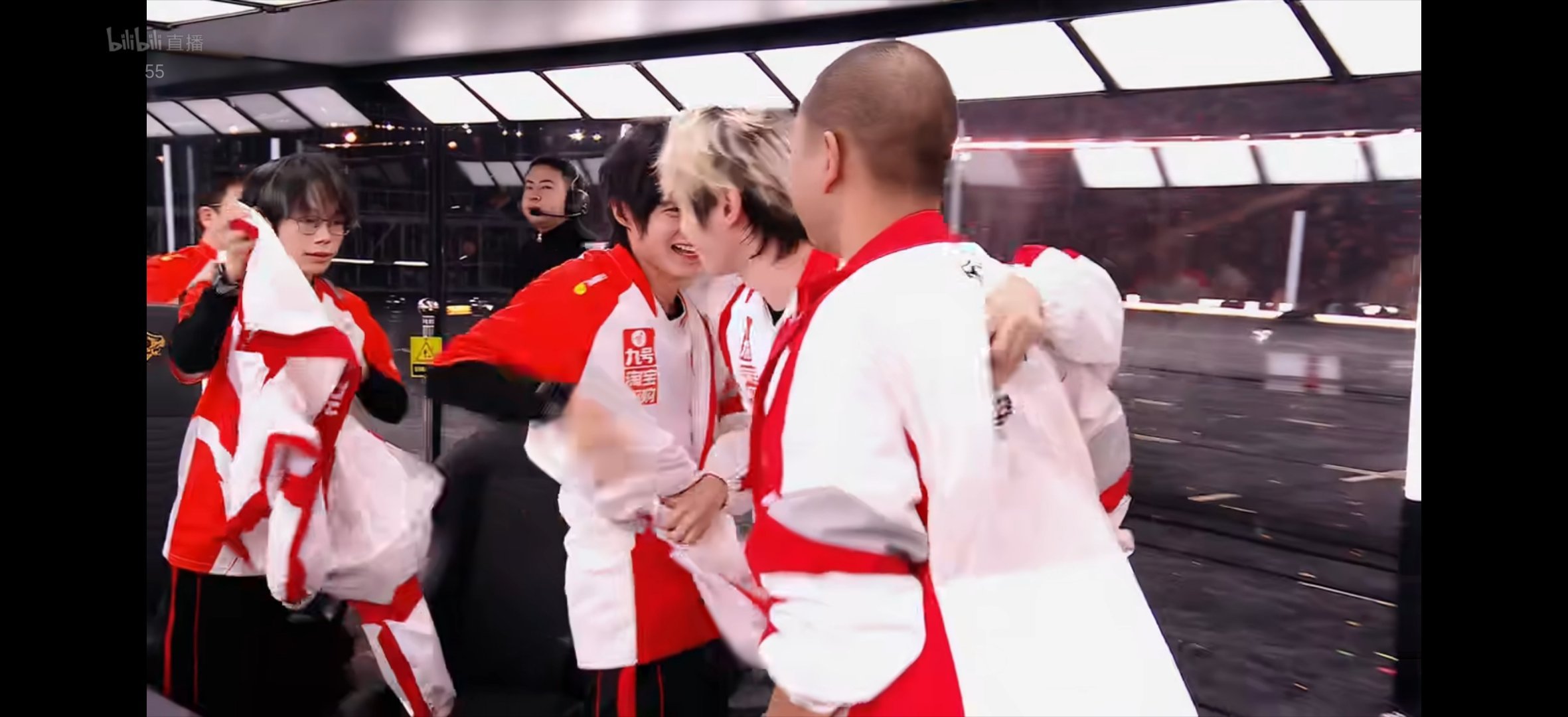 KPL总决赛祝贺成都AG超玩会，4比2战胜重庆狼队，实现六连冠！ ​​​