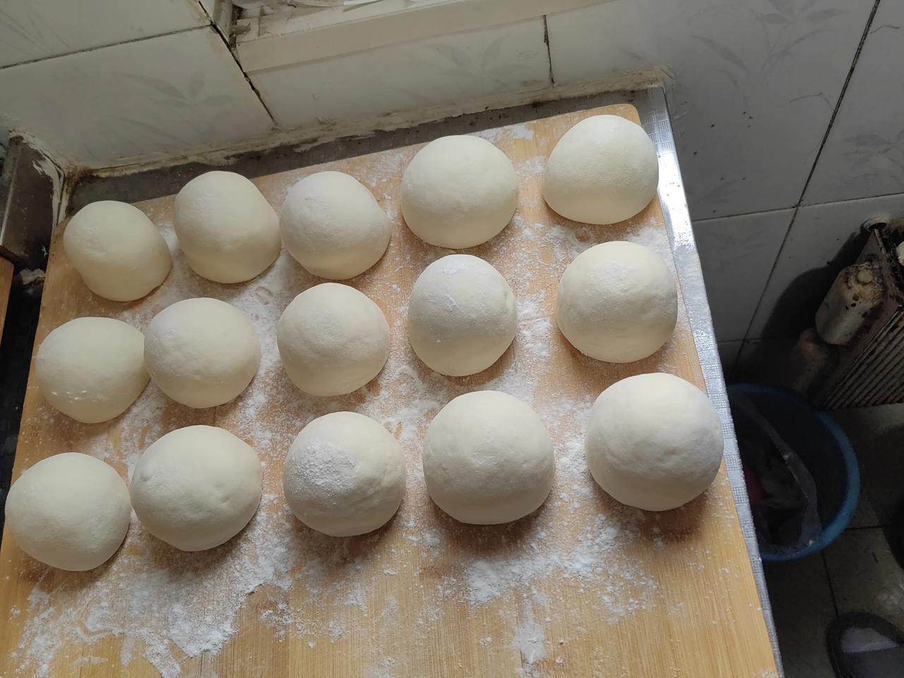 男人学会了做一件事，会让你一辈子受益，特别是后半辈子。
我们男人，必须学会做饭炒