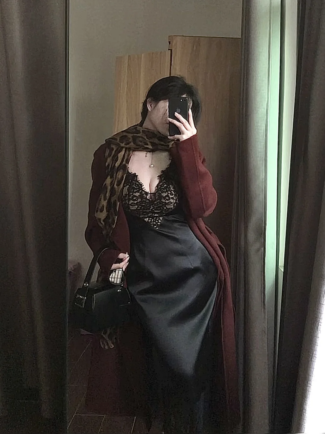 哇呜！红黑色系穿搭这么气质高级感的嘛！