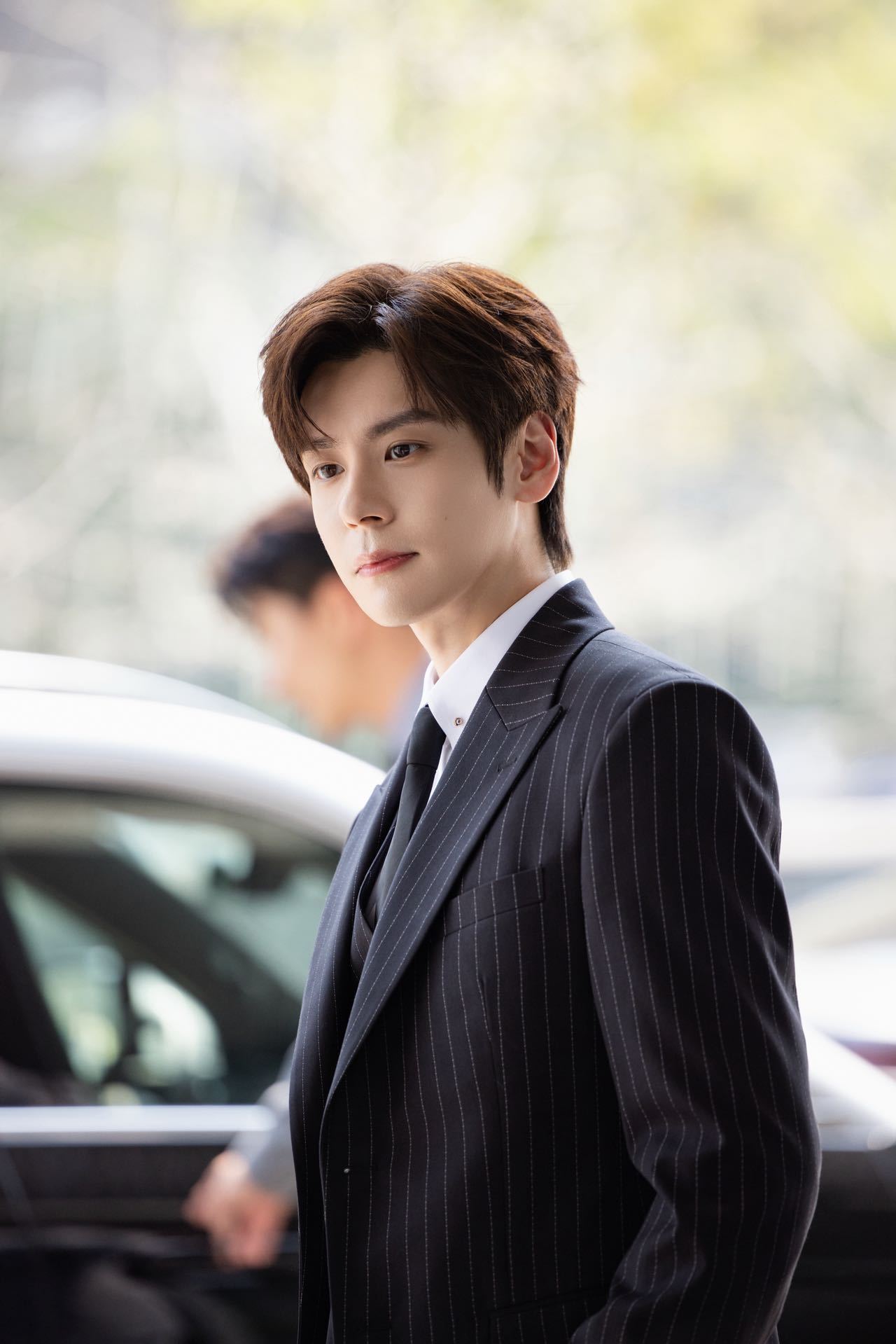 魏哲鸣戏里戏外真校草魏哲鸣真的不是本色出演吗 戏里演校草许淮颂，戏外本人就是当年