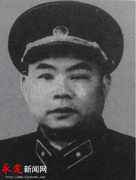 卢仁灿（1915—2007），福建永定人，开国少将
 
卢仁灿，1915年生于福