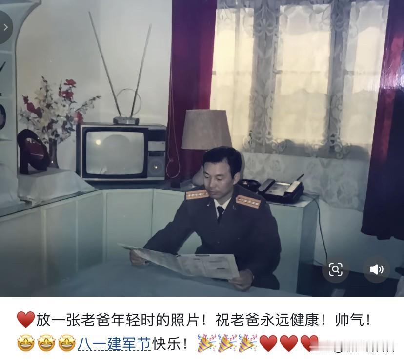 李湘八一建军节连发两条动态，其中一条是发的年轻时李湘爸爸的照片，原来李湘爸爸还是