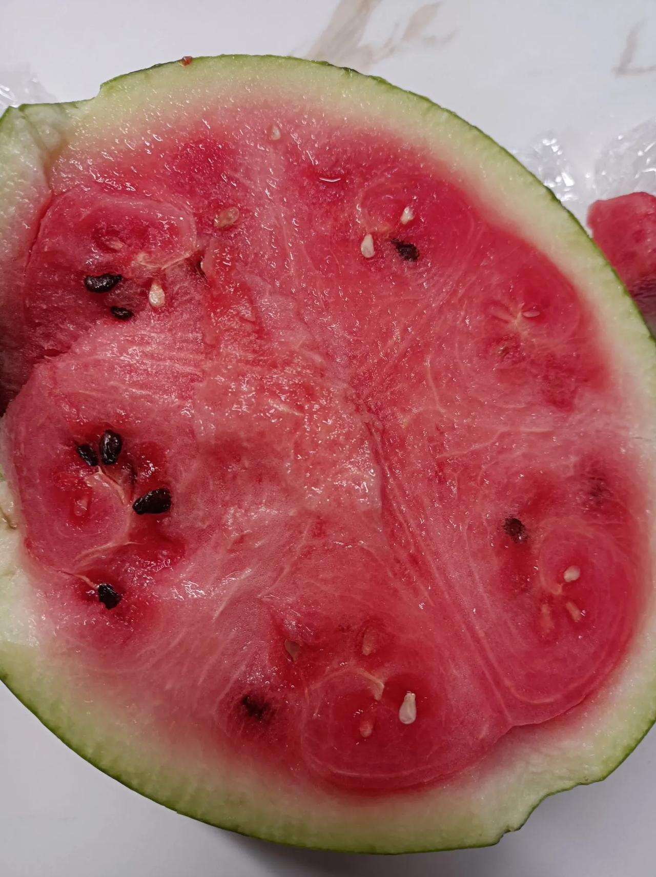 不是百果园的西瓜吃不起，是地摊上瓜农8毛钱的西瓜更有性价比！坐标南昌，今日气温3