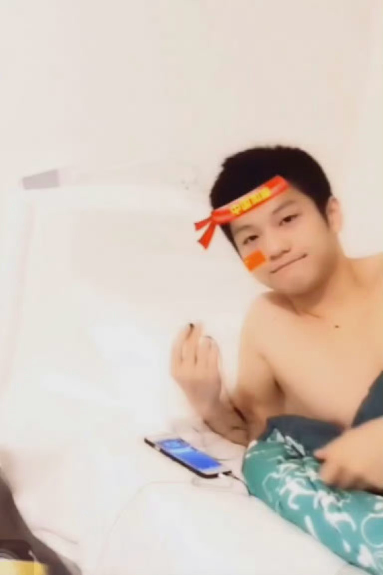 樊振东 提醒你早睡早起身体好