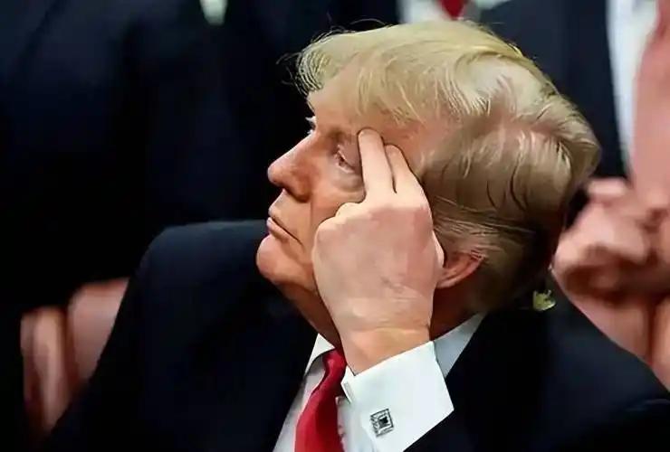 美国航母有、战斗机有、导弹也有，为什么面对胡塞武装却迟迟不愿下场？因为这场仗，赢