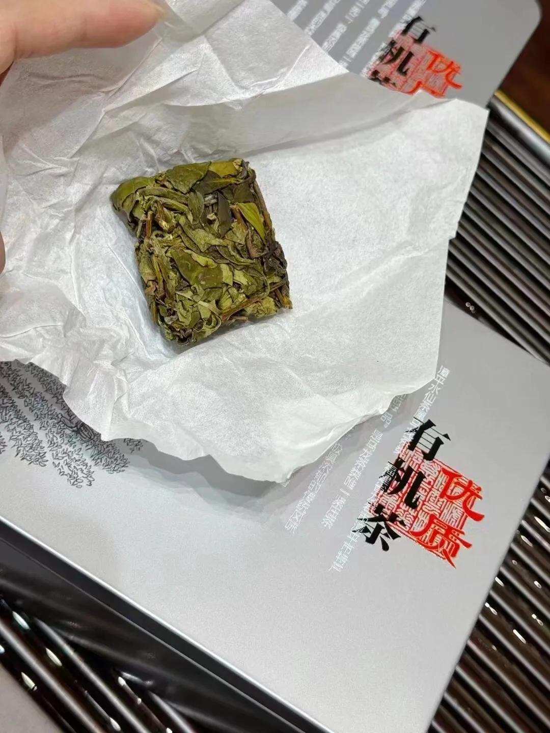 🍃些许凉意，幕色之中的小院温馨浪漫，喝一道暖暖的“漳平水仙 ……