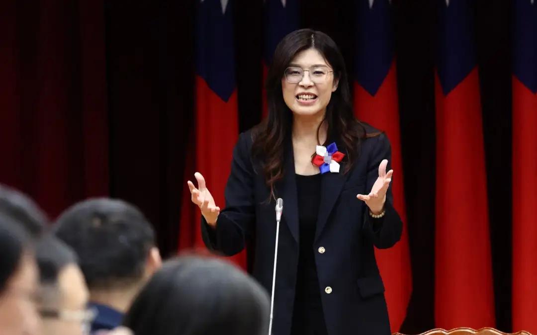 郑丽文这几天说的话，好多人听了都意外！以前她在民进党时说过不对的话，现在刚当国民