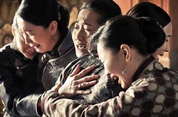 1908年，张作霖四姨太想吃红烧肉，厨师不给做。四姨太和厨师吵了起来。厨师竟以下