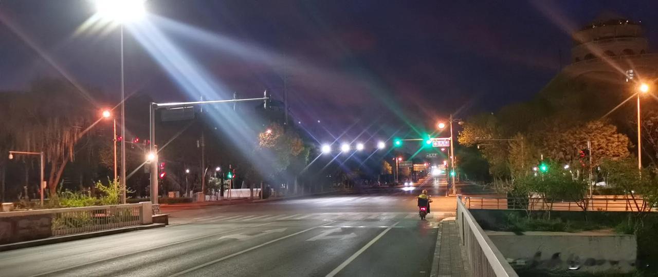 分享一张你随手拍下的街景