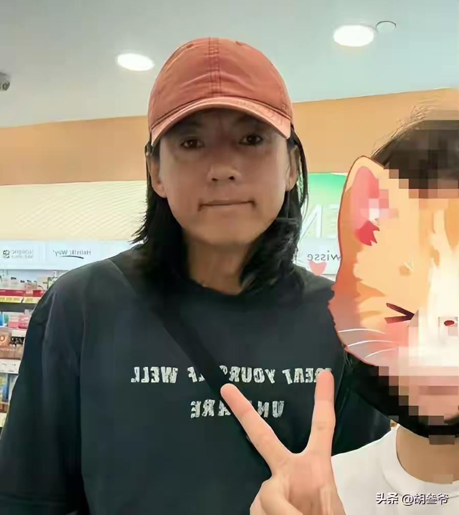 宋宁峰被婚姻给耗成了张婉婷，两个人看着越来越像，都是很疲惫的样子，仿佛被婚姻，被