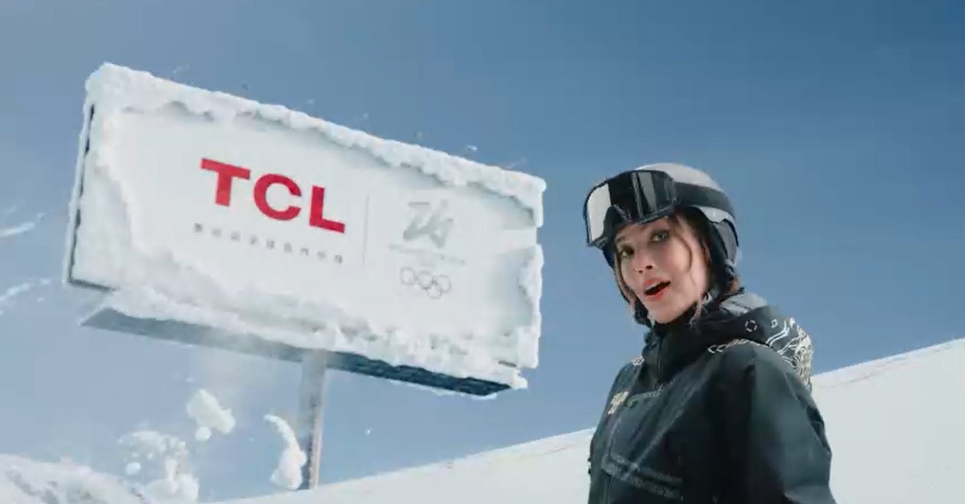 谷爱凌这套动作太丝滑 谷爱凌决赛中的倒滑转体，如同冰刃划过夜空，流畅得令人屏息；