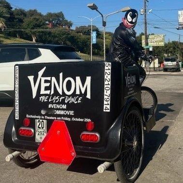 在今天的德州ACL音乐节有免费的#毒液#三轮车接送， 路上还能陪你唠～[doge