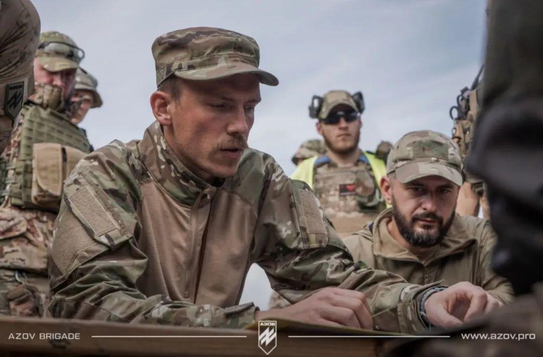 此前，与泽连斯基总统从土耳其重返乌克兰的亚速旅亚速指挥官丹尼斯·普罗科彭科已经开