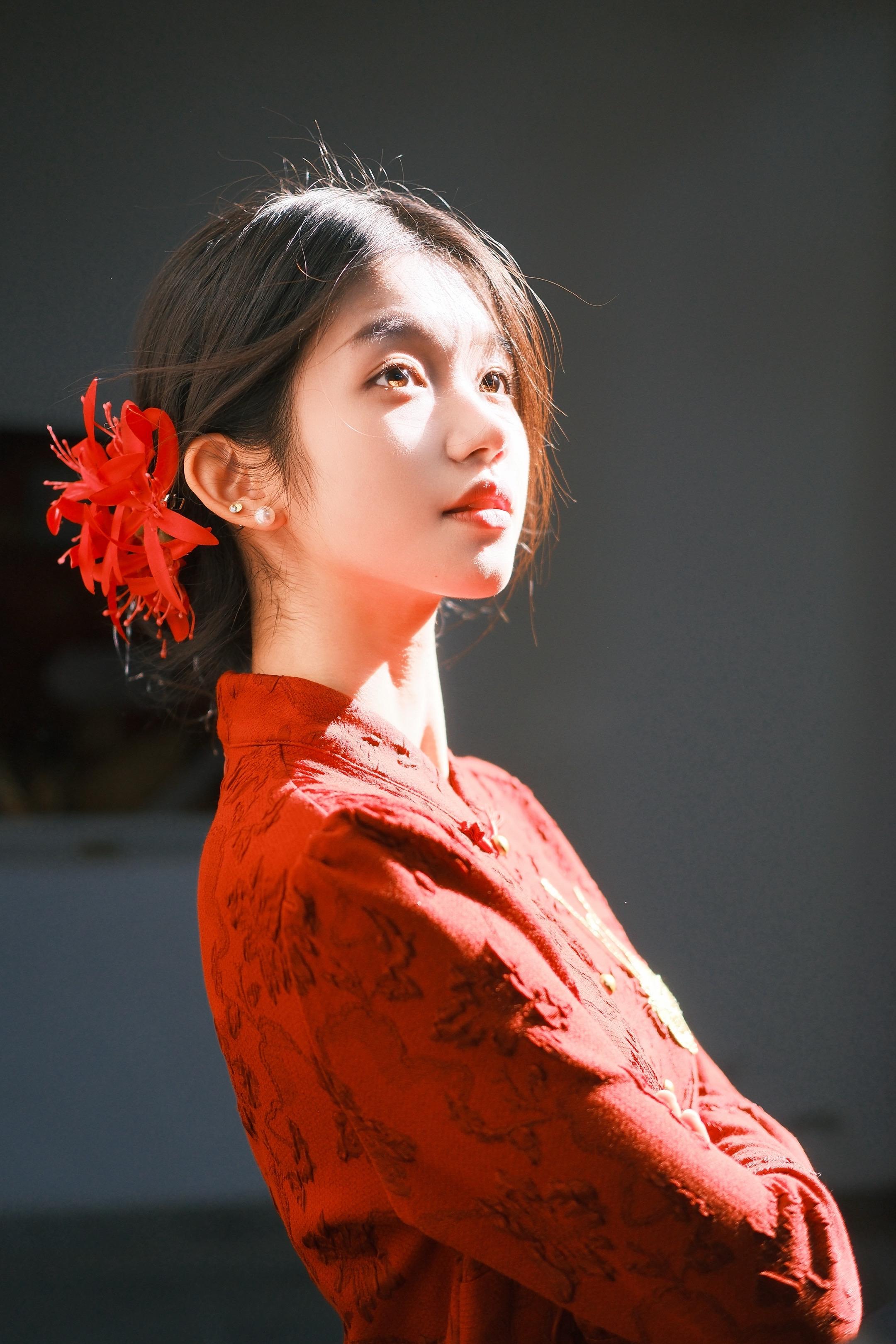 你低头欲说还休 我等你开口。