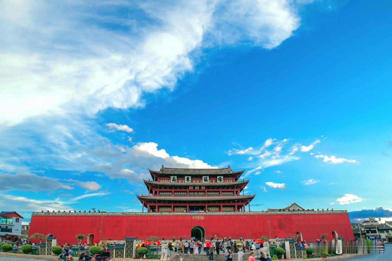 随手拍一张城市地标打卡照片云南建水朝阳楼，明朝建筑，建水风景 一建水古城