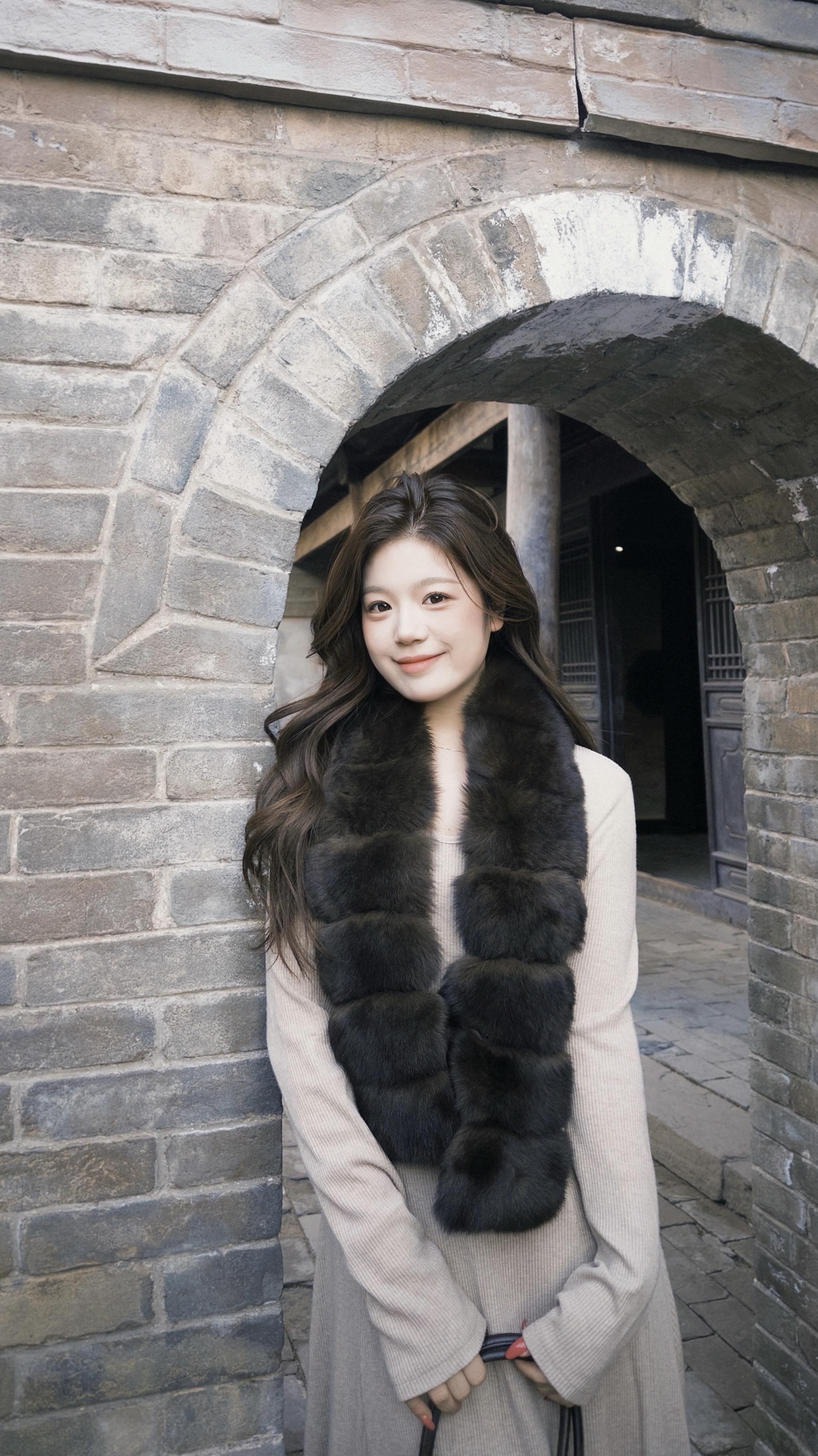 仿佛你只需静静看我一眼 就能够解读我爱你这弱点