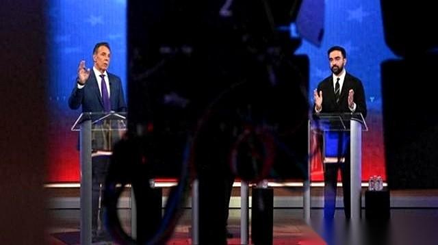 活久见。
特朗普居然公开支持老冤家科莫当纽约市长。
我没看错，你也没看错。
这俩