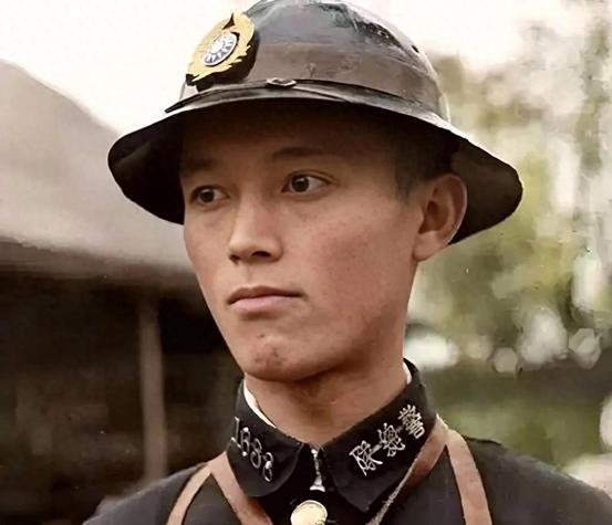 民国“大内总管”有多狂？纵兵群殴警察，揍得全城无人再敢穿警服
“停车！车灯呢？”