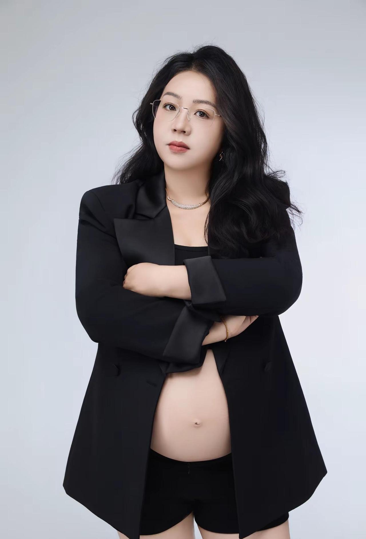 敬自己！敬自己！今年辛苦了！班要上！二胎要怀！大宝要照顾！家务要做！自己还要向上