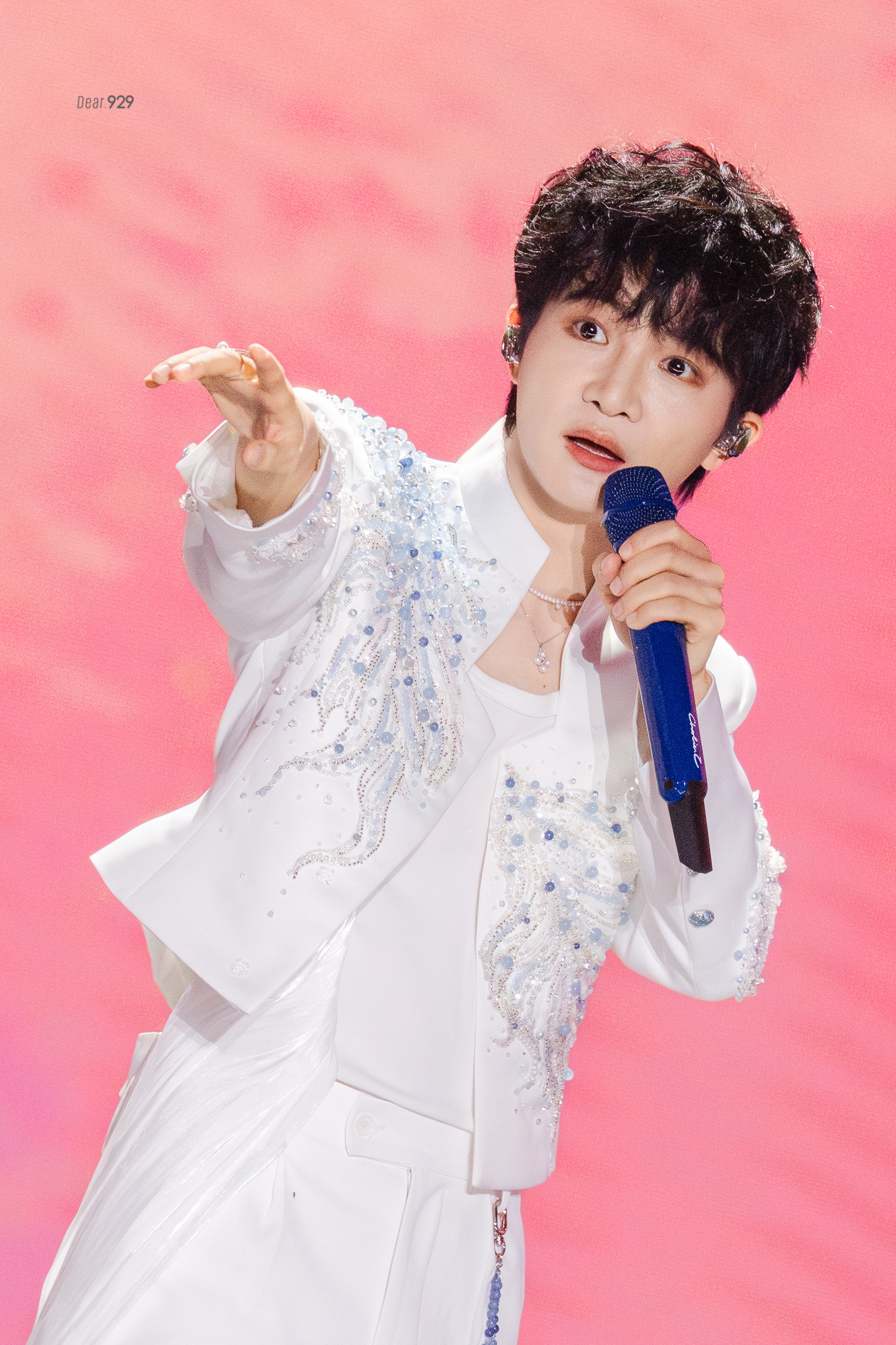 周深  看到这样的美貌就是非常幸福的一件事实在漂亮18p不够放260718 大鱼