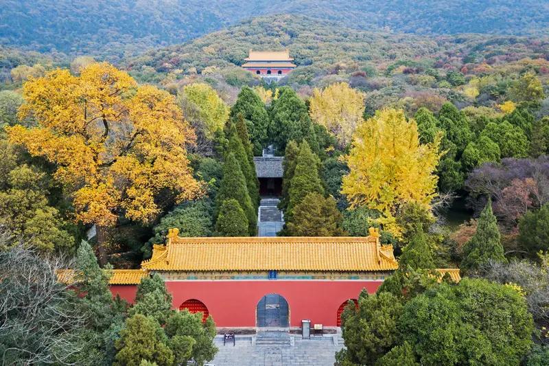 将明粉的赤诚之心与掌握后世知识的“金手指”相结合，如果穿越到明末，理论上确实能在