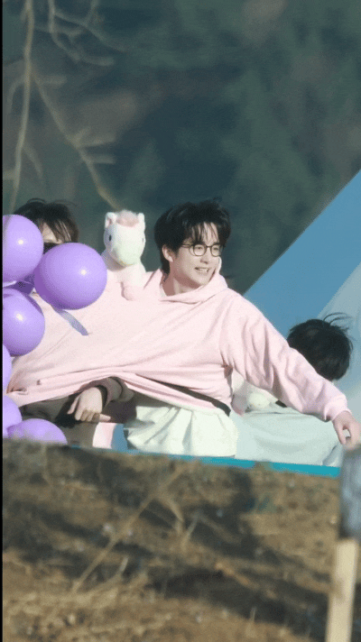 张新成钟辰乐穿同一件衣服 超燃青春的合唱你们还有什么惊喜是朕不知道的我竟然蹲到张