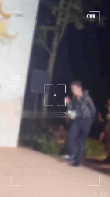 这件blingbling的透视衬衣真是让林更新这个东北爷们一脸懵！从来没见过他穿