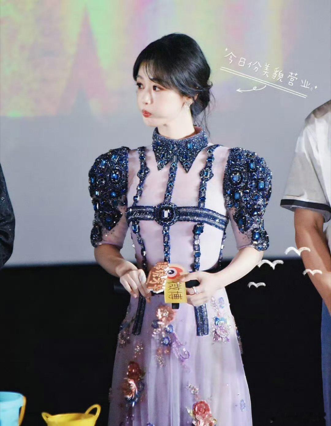 杨紫当年的梗现在还能笑 是无论去哪里都会闪闪发光的小太阳啊[鼓掌] ​​​