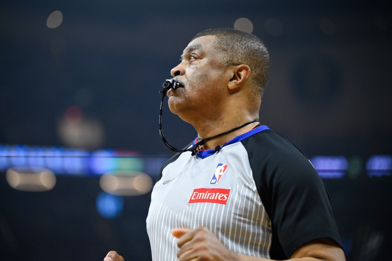 😰明日马刺VS雷霆天王山裁判组：名哨“托尼兄弟”担任主裁明天NBA季后赛西决G