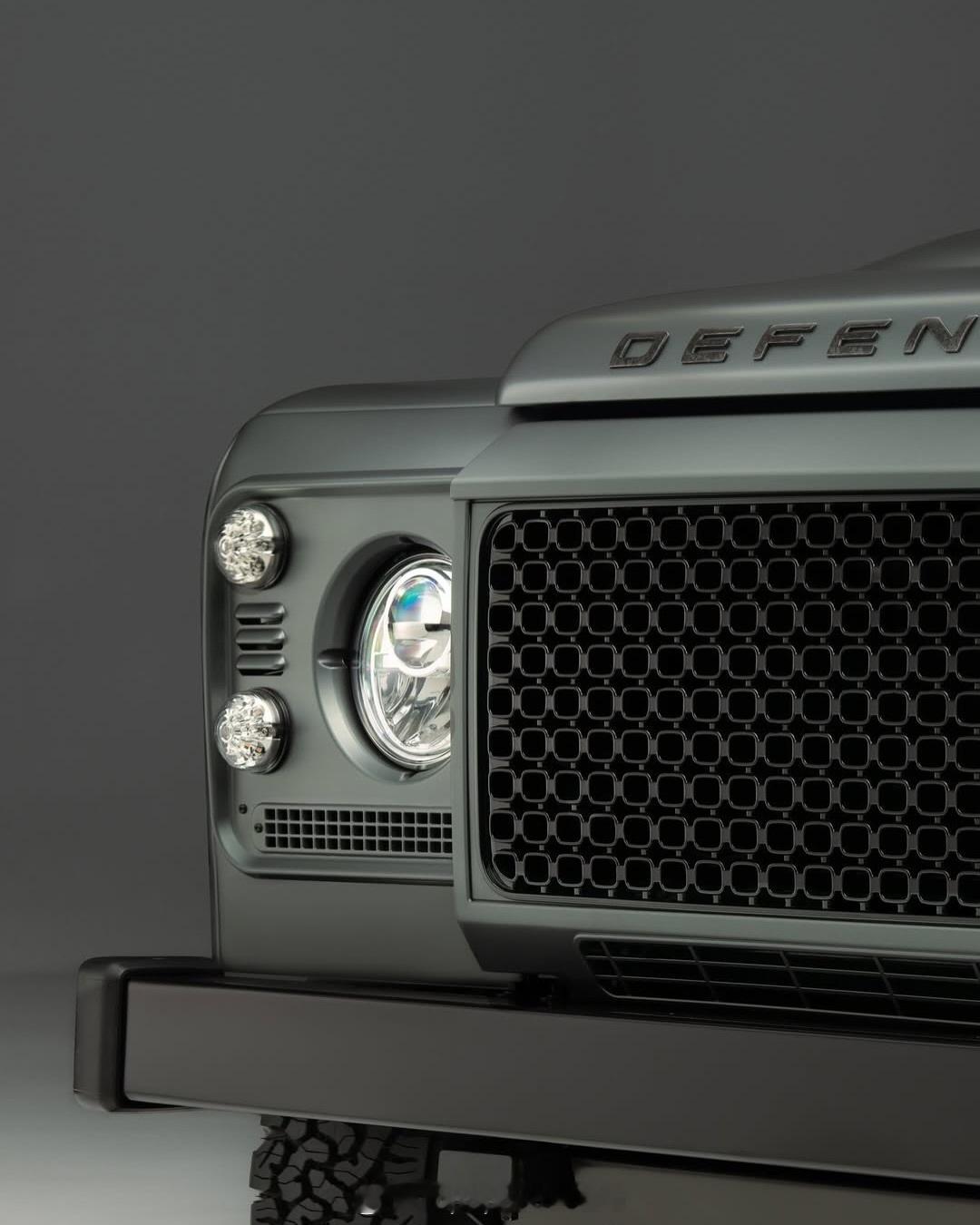 路虎经典版为经过修复的Defender V8，灵感来自高性能的Defender 