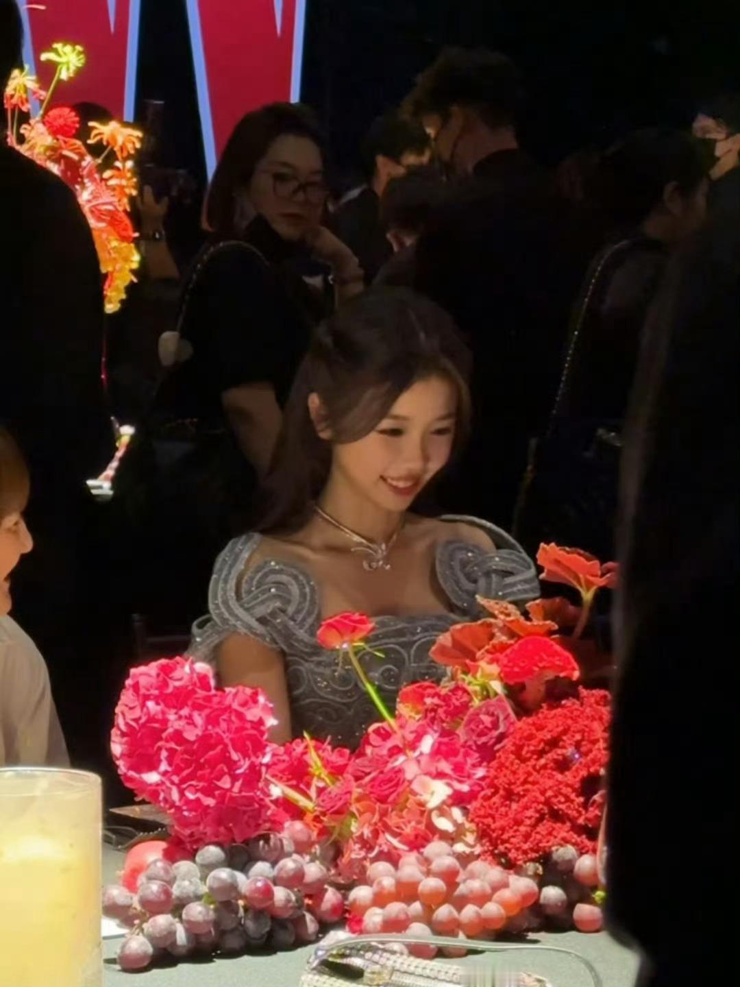 虞书欣 W盛典的欣德瑞拉公主👸 