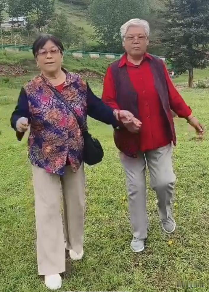 今天无意中翻出妈妈曾经用过的钥

匙，
眼泪就止不住的往下流。去年的此时，

妈