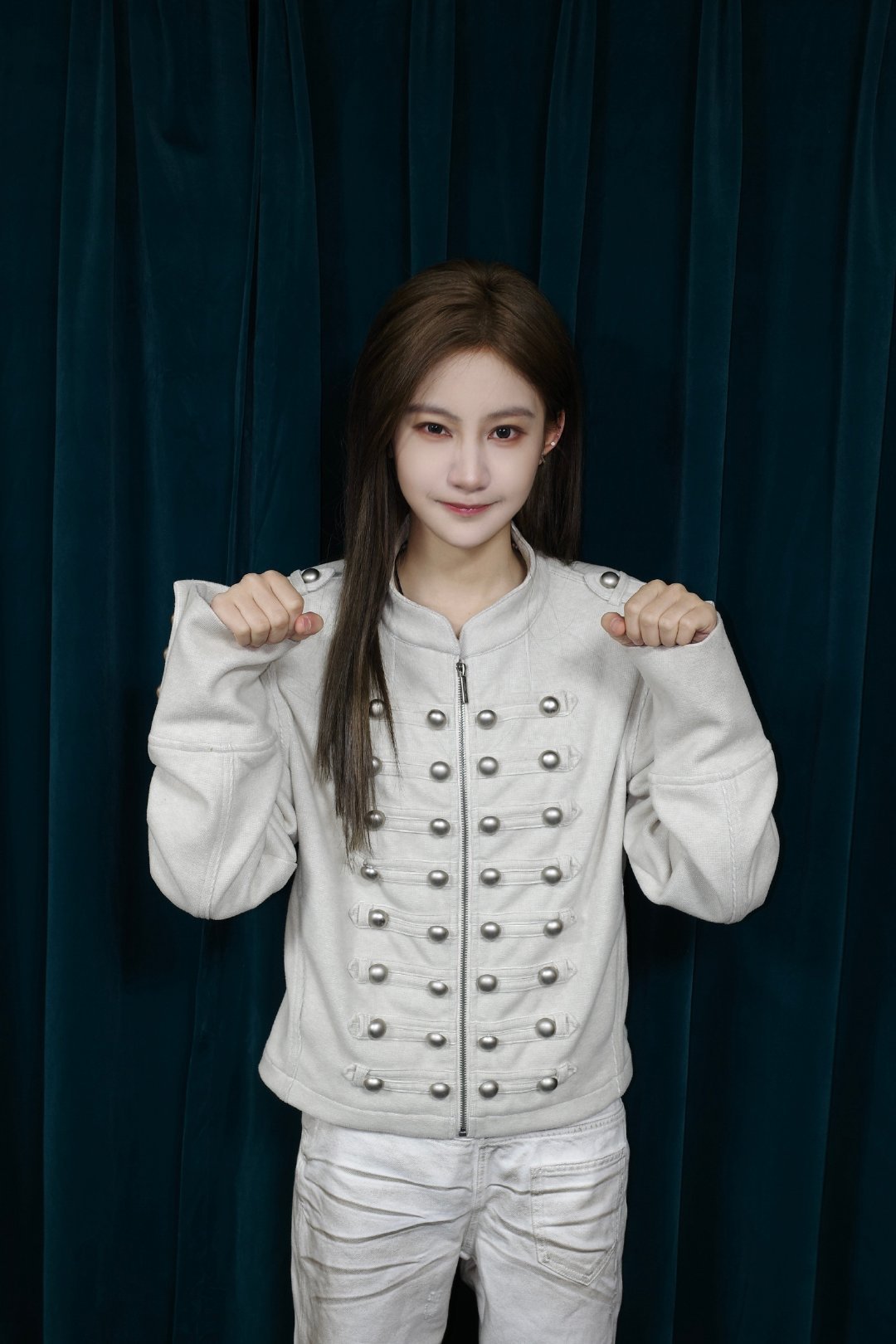 芝士娱乐 这个袁一琦简直萌物🥹🥹今日份五连拍营业太可爱啦 袁一琦