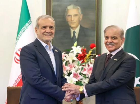 果然，伊朗谈判团在巴基斯坦，不是只与美国进行了谈判。
 
就知道巴基斯坦不会白白