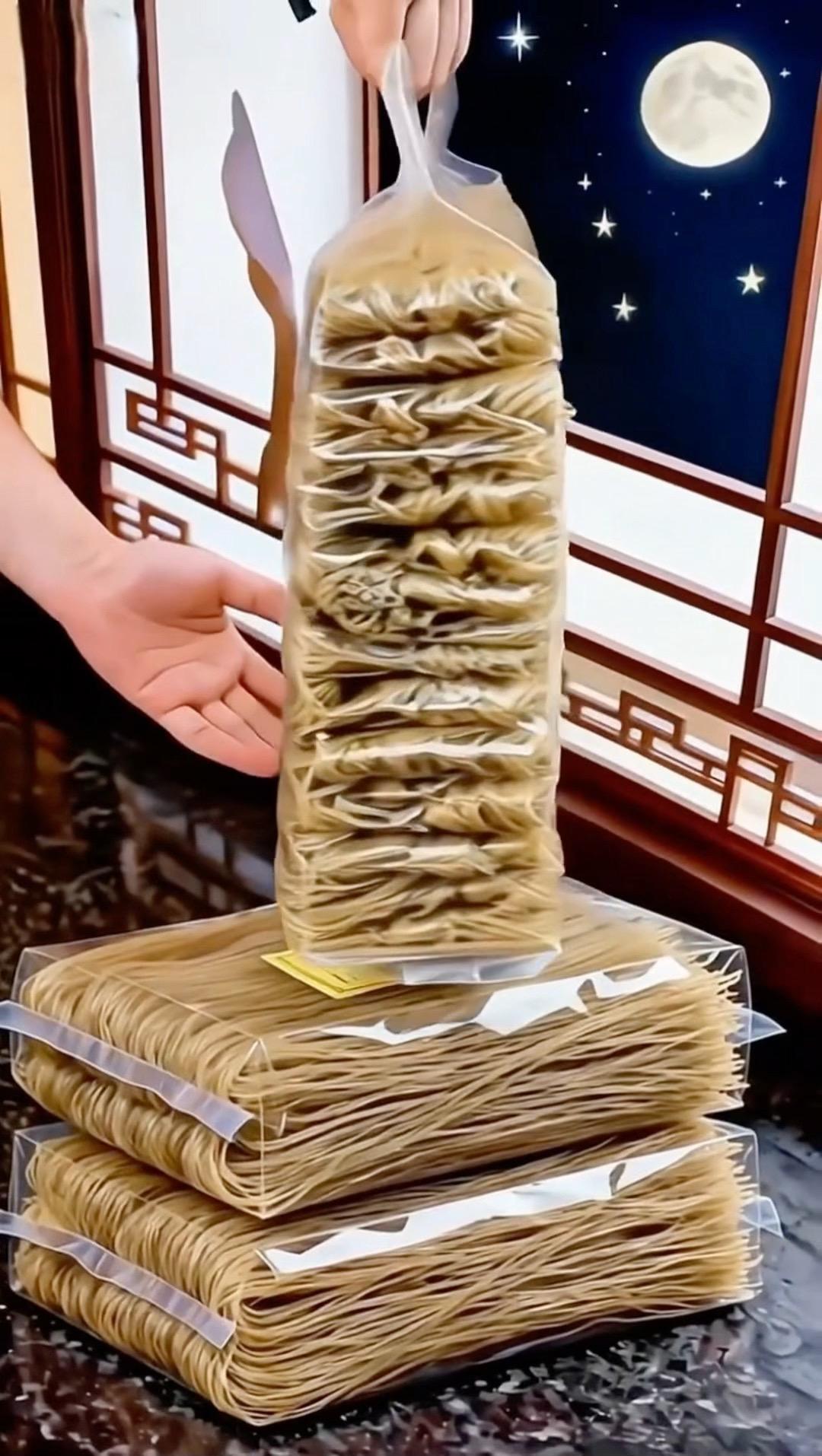 家人们，快来抢这个14.9到手5斤的红薯细粉条，嗦一口滑到心尖，透亮的...