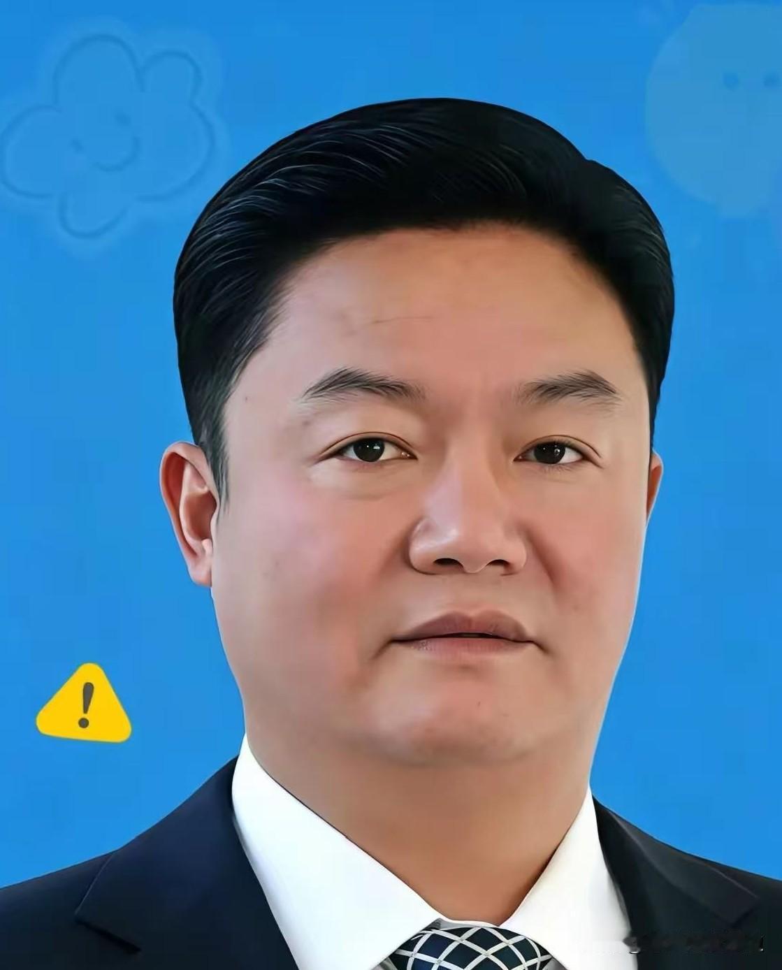 大半夜的，四川那边爆了个大雷。66岁的罗凉清被查了。这岁数本该在公园遛鸟，结果直