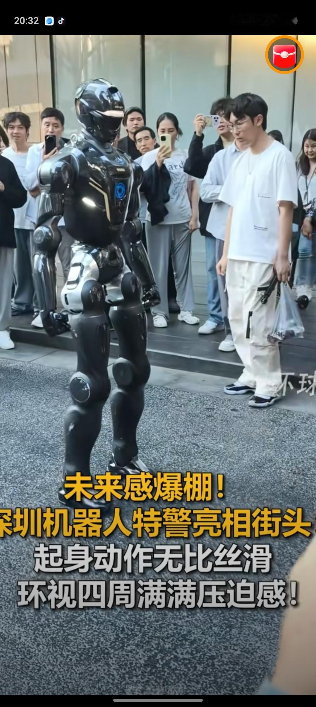4月30日，深圳南山街头惊现“赛博朋克”一幕，众擎T800人形机器人穿戴警用装备