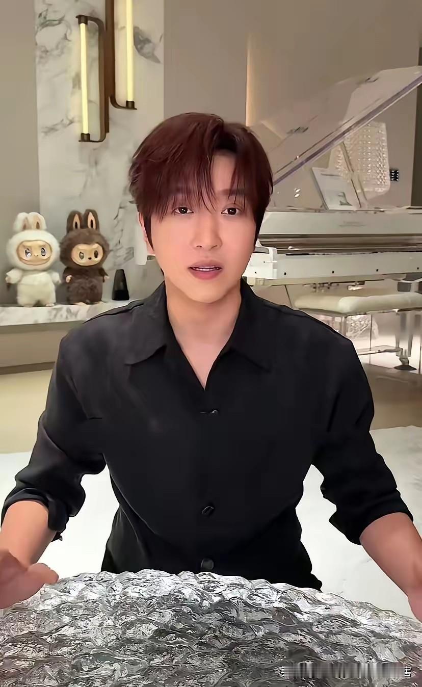 白冰能交1891万税款，你算算人家收入多少？就算后面一个商业订单也没有，你觉得会