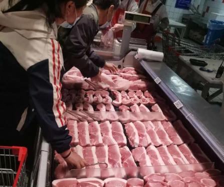 ·猪肉价格暴跌！养殖成本却居高不下，养猪行业全面亏本

2026年4月，国内生猪