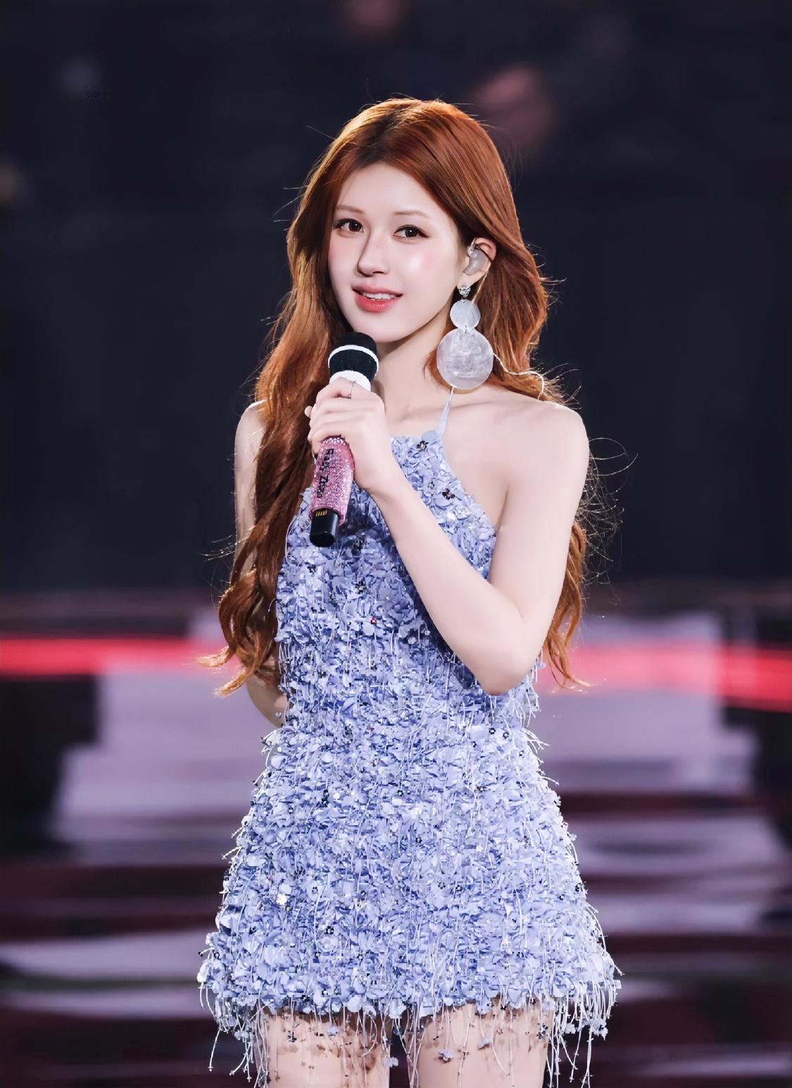 赵露思这一次，
​把娱乐圈大半歌手都得罪了，
​别人开演唱会疯狂圈钱，她办音乐会