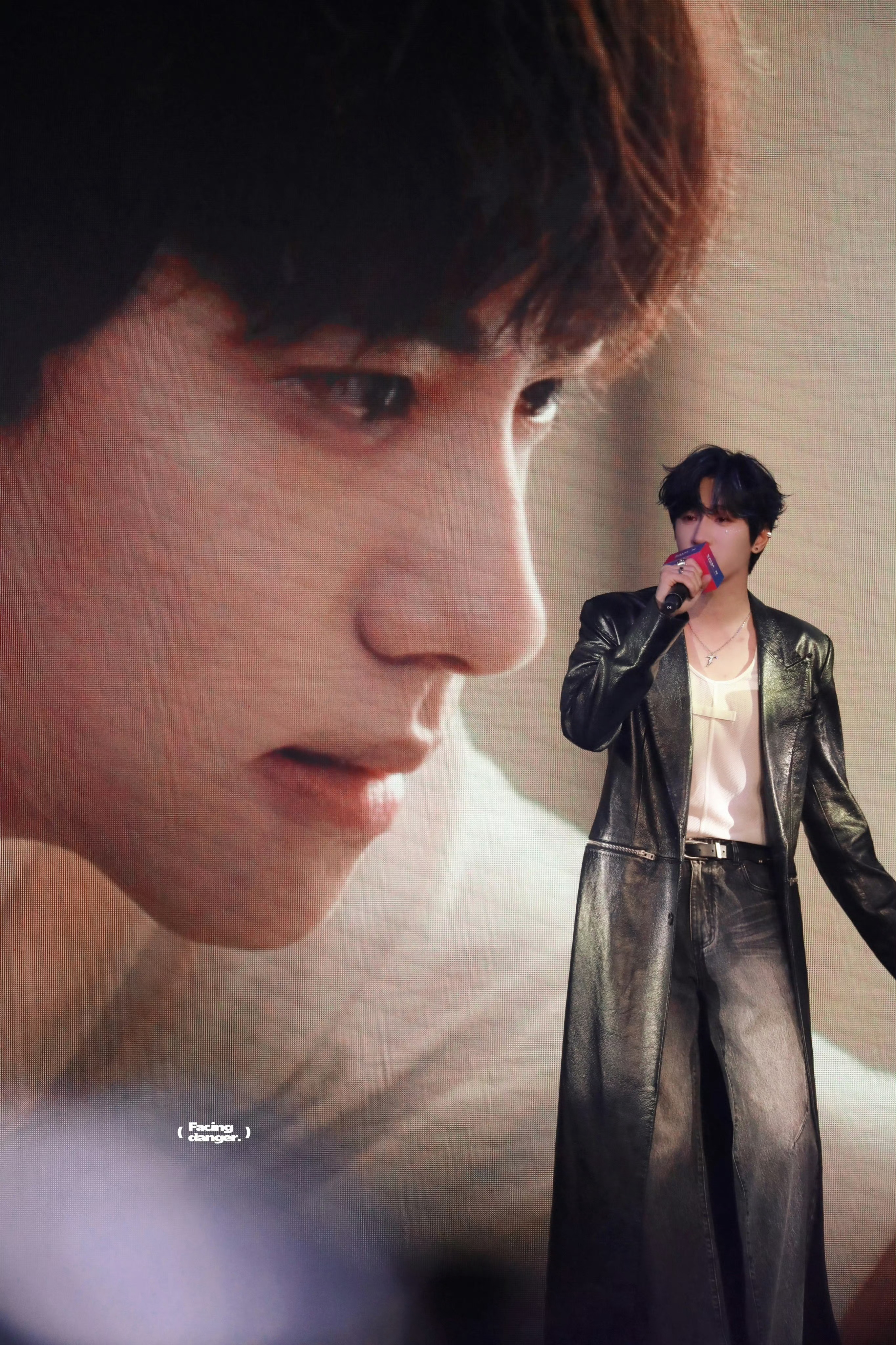 还是觉得这张图好神…陪我度过地球最后的夜晚的是你 